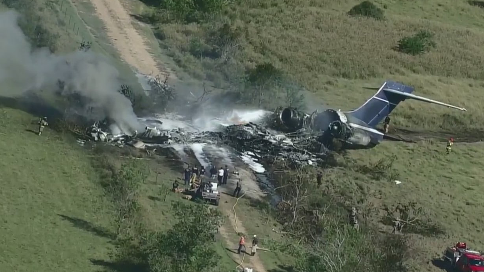 Fatal accidente: avión se estrella y cae del cielo, hay siete personas muertas y varios desaparecidos