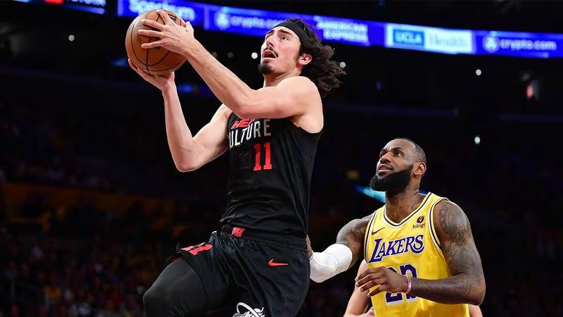 ¡El mexicano se DEVORÓ a Lebron James! Jaime Jáquez vuelve a brillar en la NBA; ahora ante Lakers